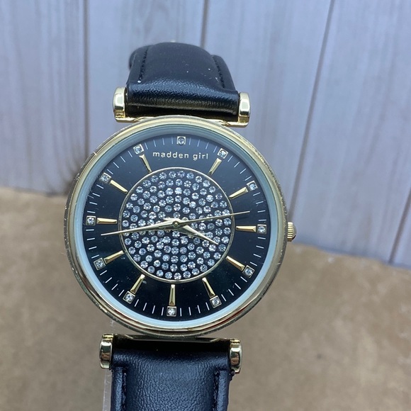 Steve Madden Women's wrist Watch Gold Tone cubic zirconia around inner Face - Picture 1 of 6